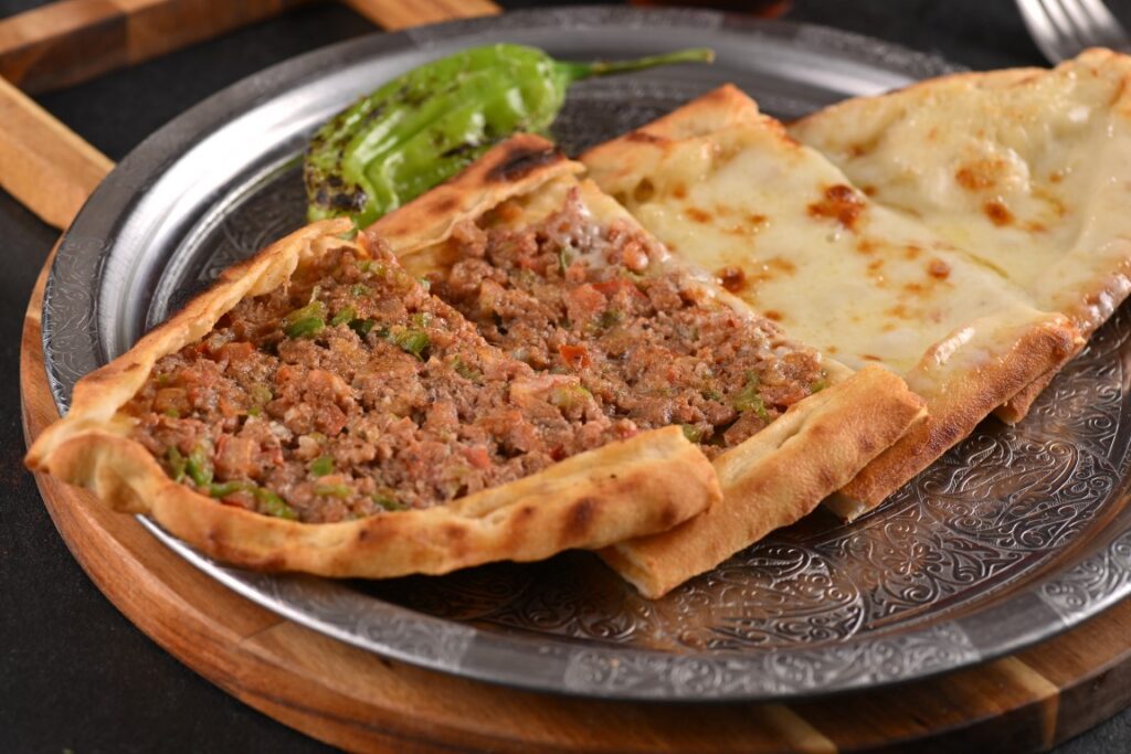 Kuşbaşı Kaşarlı Yarı Yarıya Pide