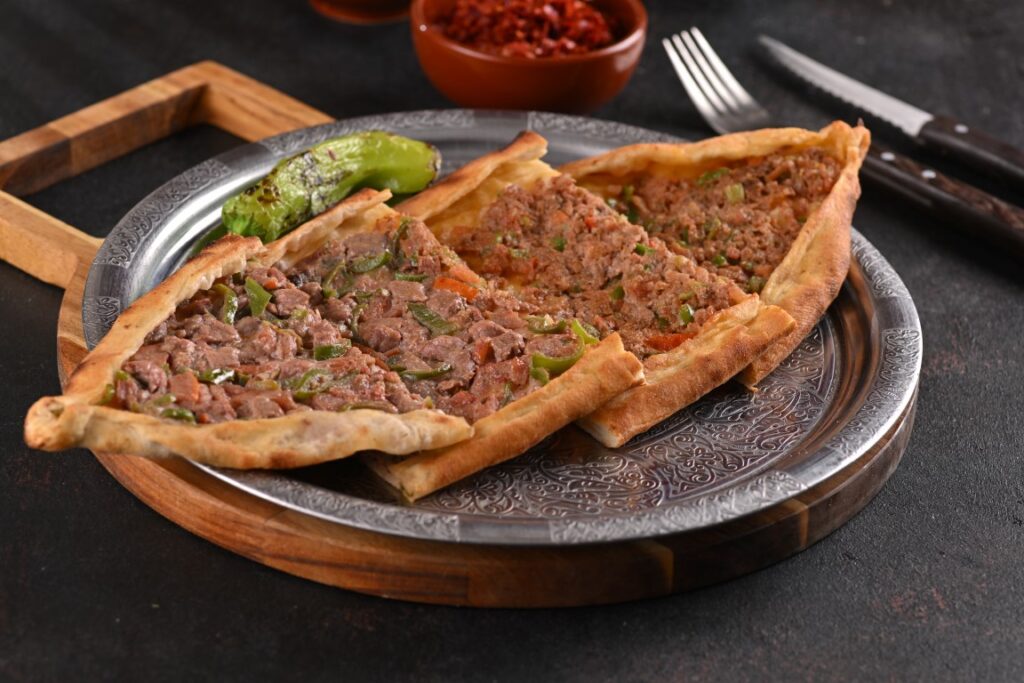 Kuşbaşı Kıyma Yarı Yarıya Pide